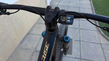 Orbea RISE M10 2024 2024 Mountainbike usato, Grigio chiaro — immagine 9 di 21