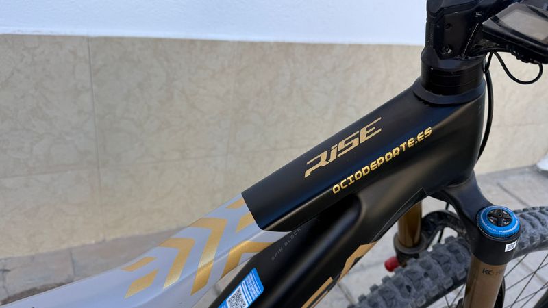 Orbea RISE M10 2024 2024 Mountainbike usato, Grigio chiaro — immagine 18 di 21