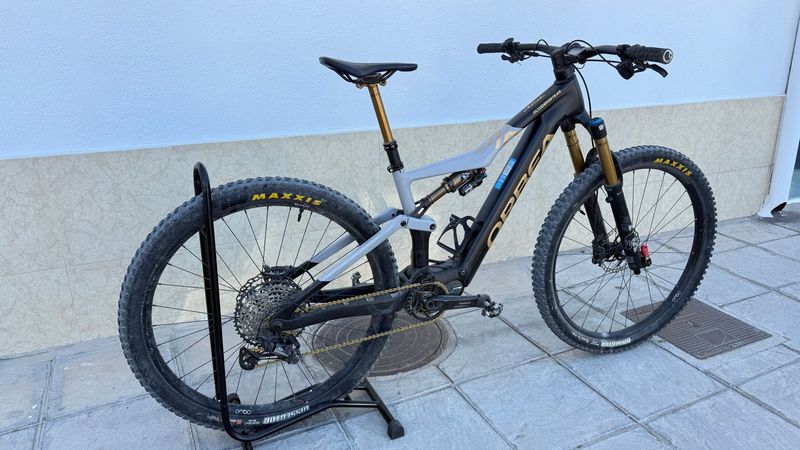 Orbea RISE M10 2024 2024 Mountainbike usato, Grigio chiaro — immagine 5 di 21