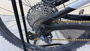 Orbea RISE M10 2024 2024 Mountainbike usato, Grigio chiaro — immagine 15 di 21