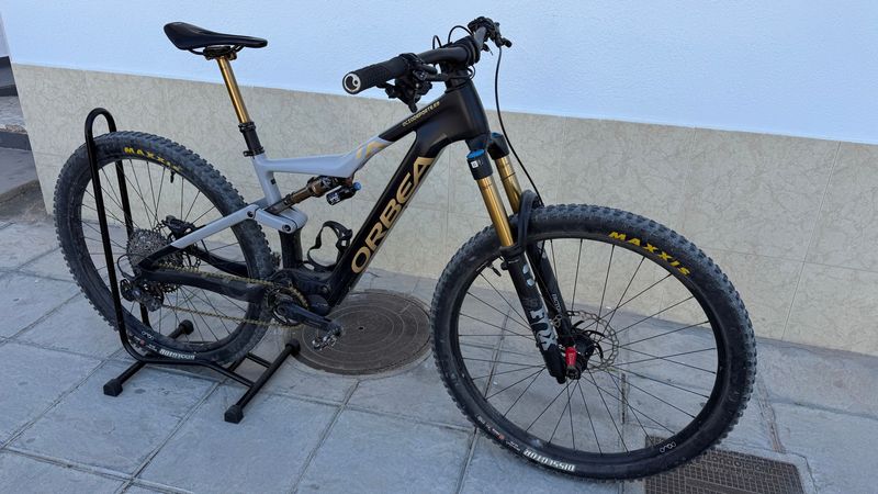 Orbea RISE M10 2024 2024 Mountainbike usato, Grigio chiaro — immagine 3 di 21