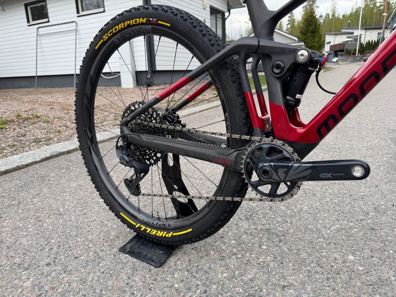 Used Mondraker F-PODIUM CARBON DC 2022 2022 Mountainbike, Black, 29 — image 3 of 6
