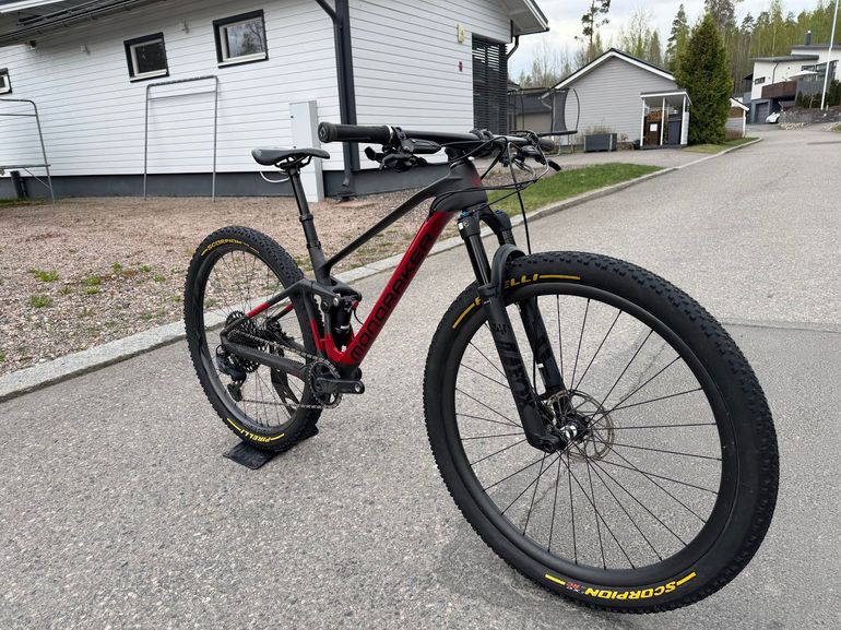 Used Mondraker F-PODIUM CARBON DC 2022 2022 Mountainbike, Black, 29 — image 2 of 6
