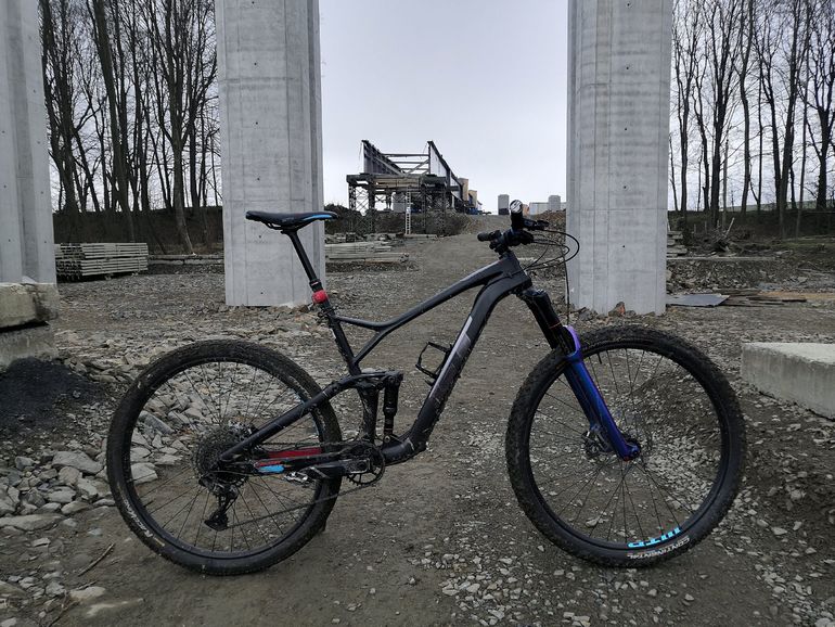 Used GT Sensor Carbon Elite 2022 2022 Mountainbike, Nero — image 5 of 6