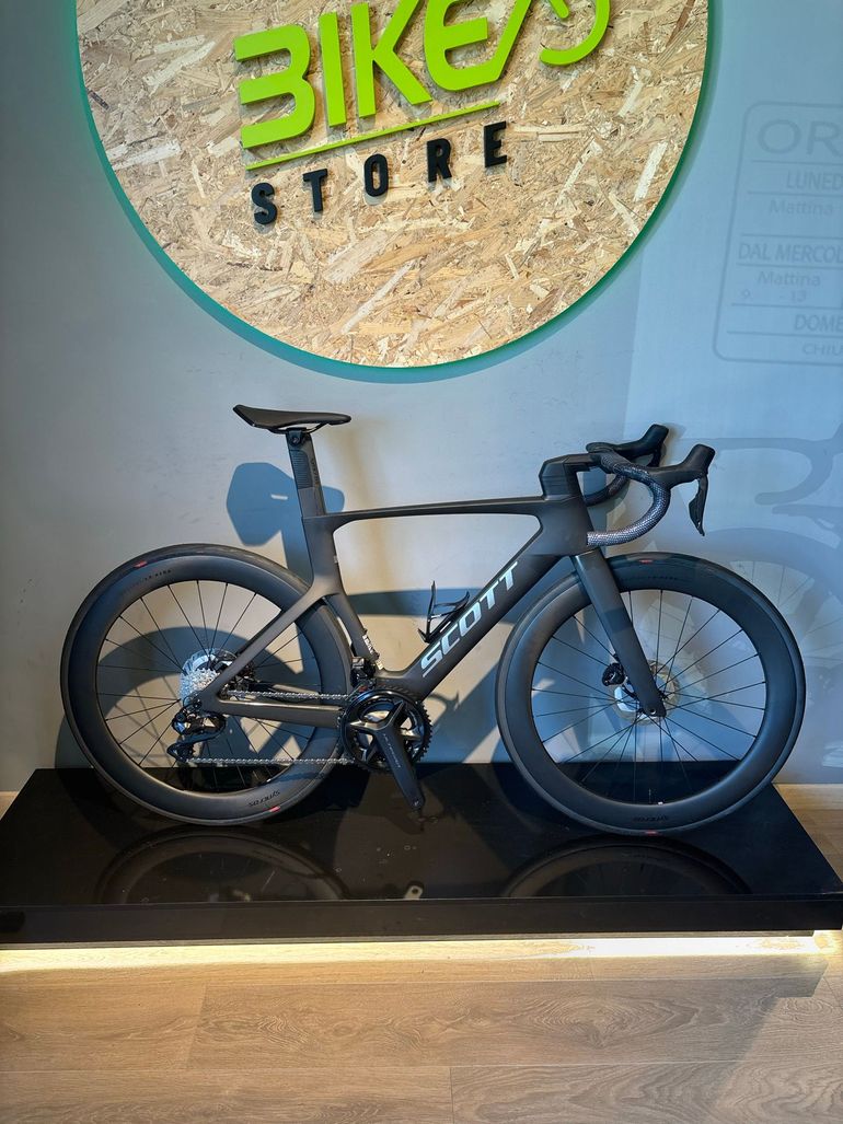 Used Scott Foil RC 10 2025 2025 Road & Gravel — image 1 of 15