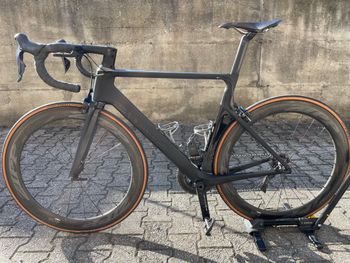 Used Canyon Aeroad CF SLX 9.0 LTD 2017 Road & Gravel, Black — image 2 of 7