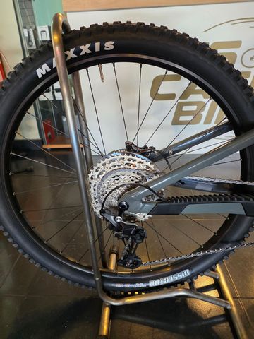 Used Focus THRON 6.8 2024 2024 Mountainbike, Light Gray, 29 — image 3 of 6