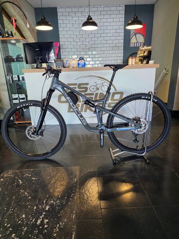 Used Focus THRON 6.8 2024 2024 Mountainbike, Light Gray, 29 — image 1 of 6