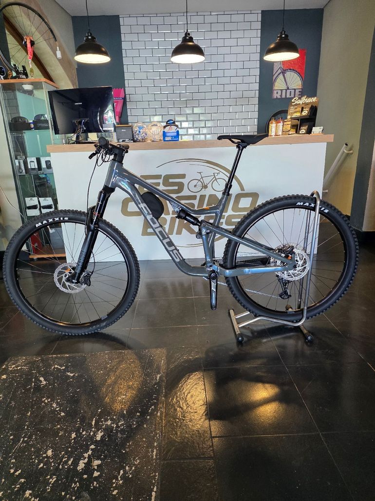 Used Focus THRON 6.8 2024 2024 Mountainbike, Hellgrau, 29 — image 1 of 6