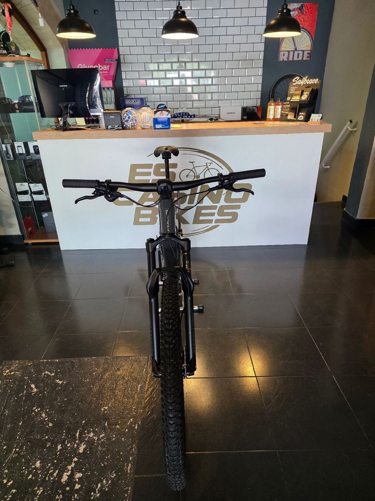 Used Focus THRON 6.8 2024 2024 Mountainbike, Hellgrau, 29 — image 5 of 6