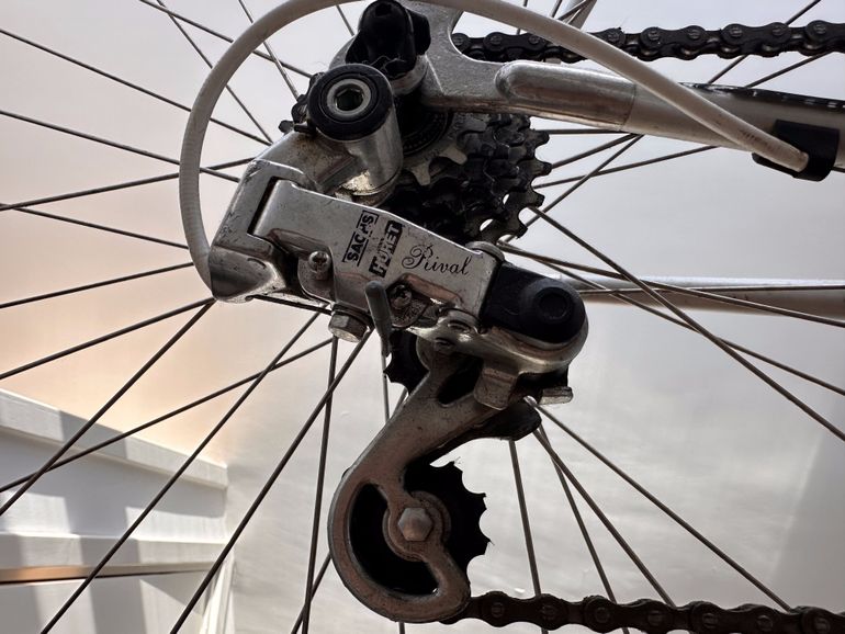 Used Peugeot Comète 1990 Road & Gravel, Light Gray — image 4 of 13