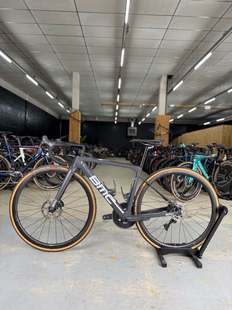 Used BMC Teammachine SLR01 DISC FOUR 2020 2020 Road & Gravel, Light Gray — image 10 of 19