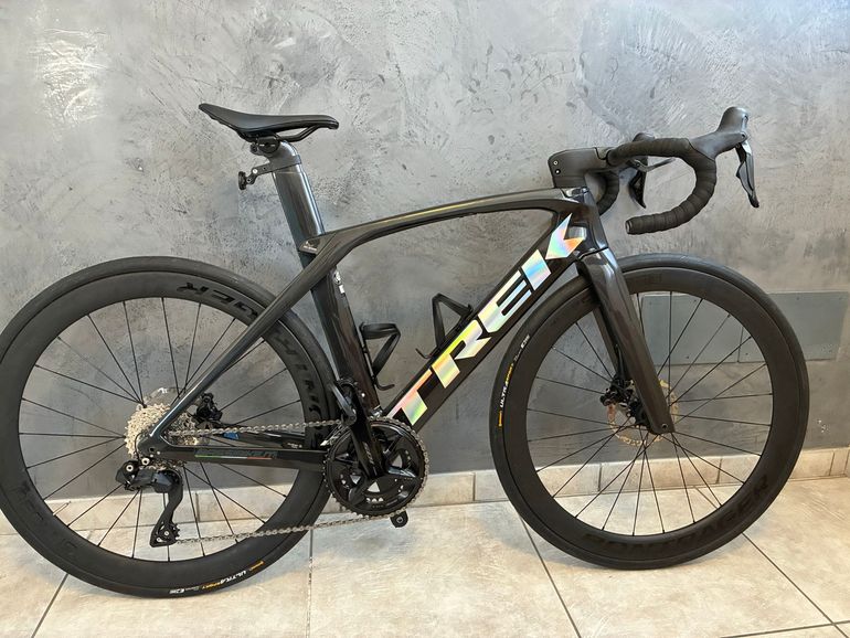 Used Trek Madone SL 6 Di2 2023 2023 Road & Gravel, Black — image 1 of 4