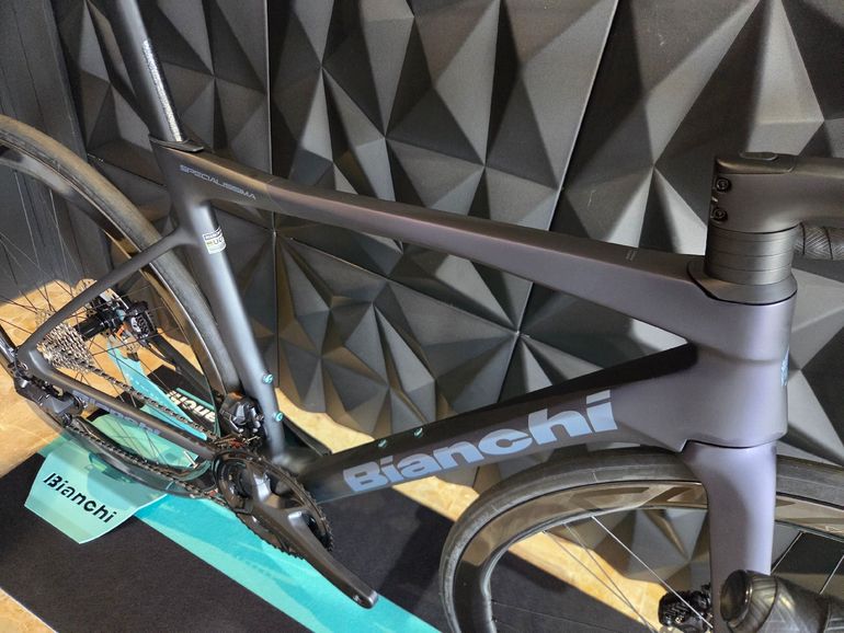 Used Bianchi Specialissima COMP Ultegra Di2 2025 2025 Road & Gravel, Blue — image 7 of 10