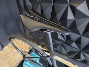 Used Bianchi Specialissima COMP Ultegra Di2 2025 2025 Road & Gravel, Blue — image 4 of 10