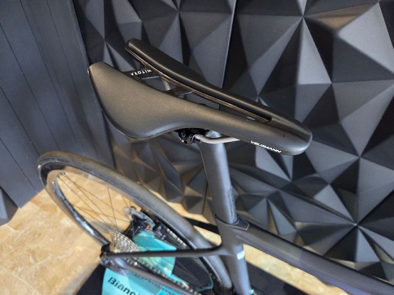Used Bianchi Specialissima COMP Ultegra Di2 2025 2025 Road & Gravel, Blue — image 4 of 10