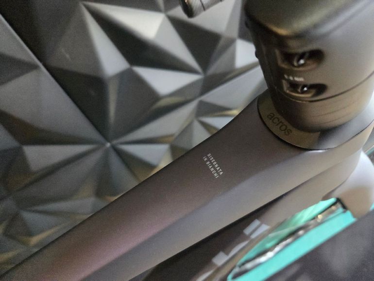 Used Bianchi Specialissima COMP Ultegra Di2 2025 2025 Road & Gravel, Blue — image 8 of 10