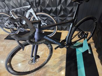 Used Bianchi Specialissima COMP Ultegra Di2 2025 2025 Road & Gravel, Blue — image 10 of 10