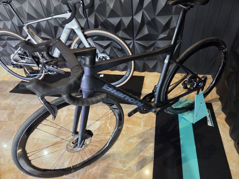 Used Bianchi Specialissima COMP Ultegra Di2 2025 2025 Road & Gravel, Blue — image 10 of 10