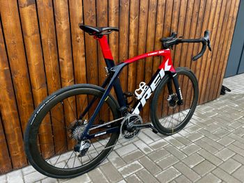 Used Trek Madone SLR 9 AXS Gen 6 2021 2021 Road & Gravel, Black — image 9 of 9