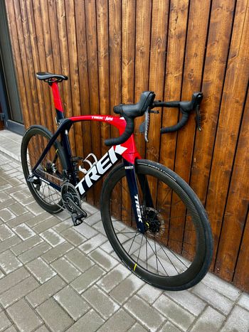 Used Trek Madone SLR 9 AXS Gen 6 2021 2021 Road & Gravel, Black — image 5 of 9