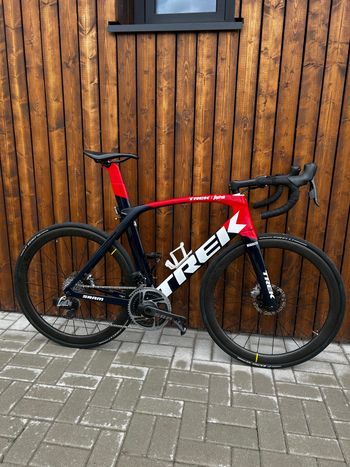 Used Trek Madone SLR 9 AXS Gen 6 2021 2021 Road & Gravel, Black — image 4 of 9