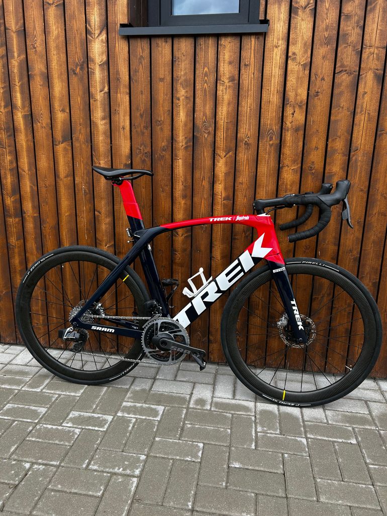 Used Trek Madone SLR 9 AXS Gen 6 2021 2021 Road & Gravel, Black — image 4 of 9