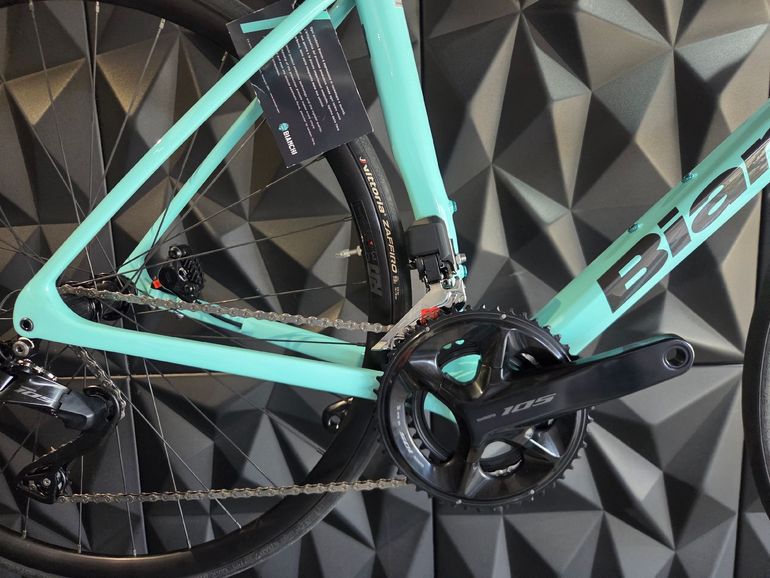 Used Bianchi Specialissima COMP 105 Di2 2024 2024 Road & Gravel, Blue — image 2 of 7