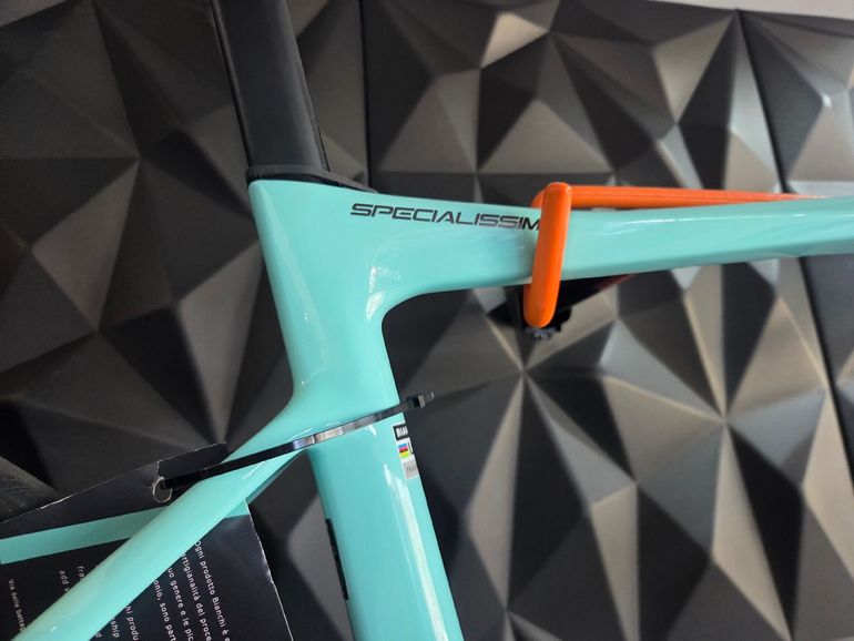 Used Bianchi Specialissima COMP 105 Di2 2024 2024 Road & Gravel, Blue — image 5 of 7