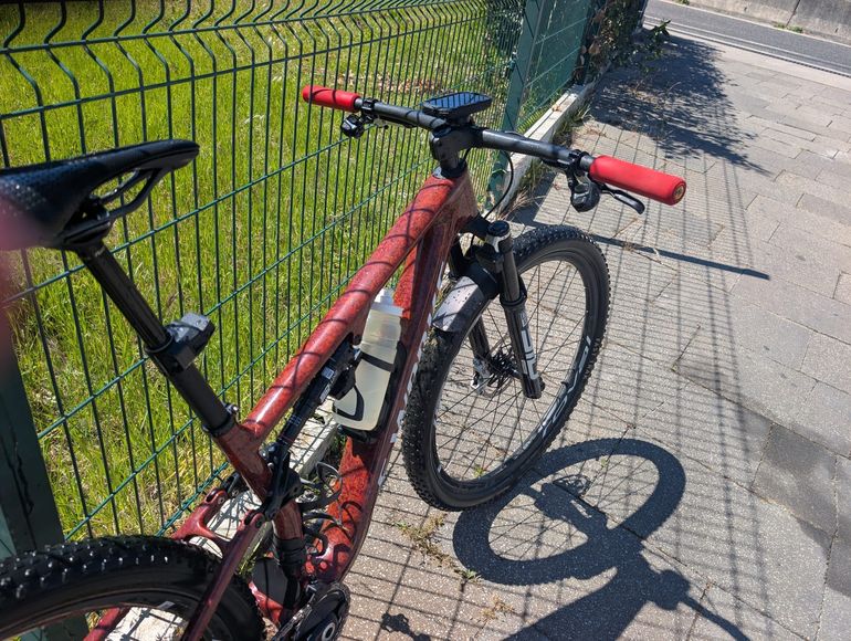 Used Specialized S-Works Epic 8 - SRAM XX SL AXS, RockShox Ultimate Flight Attendant 2026 2026 Mountainbike, Red, 29 — image 2 of 4