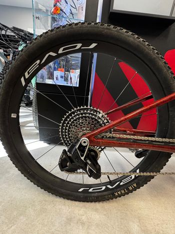 Used Specialized S-Works Epic 8 - SRAM XX SL AXS, RockShox Ultimate Flight Attendant 2026 2026 Mountainbike, Red, 29 — image 3 of 4