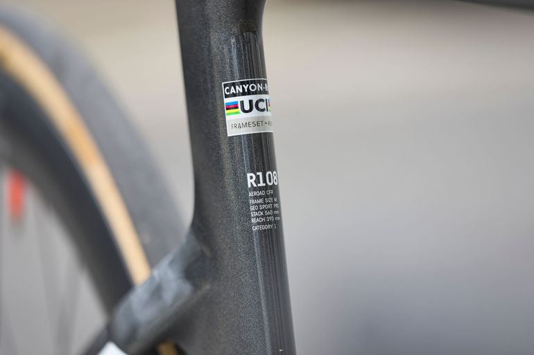 Used Canyon Aeroad CFR AXS 2025 2025 Road & Gravel, Gris claro — image 15 of 18