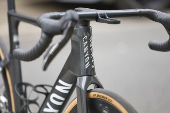 Used Canyon Aeroad CFR AXS 2025 2025 Road & Gravel, Gris claro — image 7 of 18