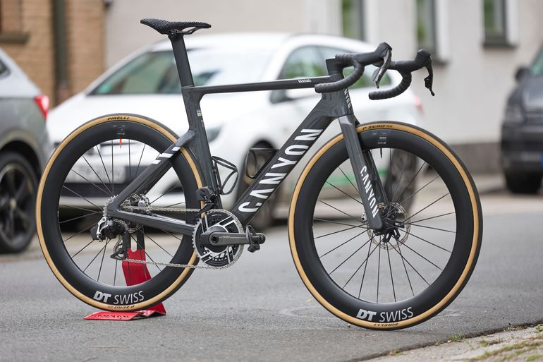 Used Canyon Aeroad CFR AXS 2025 2025 Road & Gravel, Gris claro — image 1 of 18