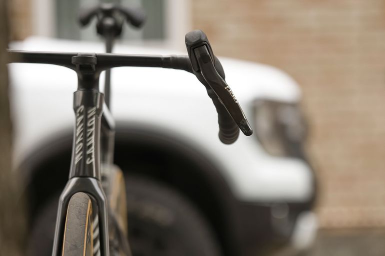 Used Canyon Aeroad CFR AXS 2025 2025 Road & Gravel, Gris claro — image 9 of 18