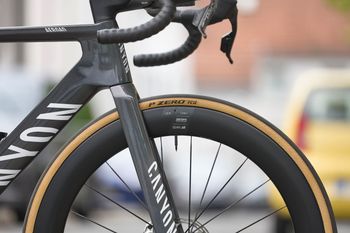 Used Canyon Aeroad CFR AXS 2025 2025 Road & Gravel, Gris claro — image 3 of 18