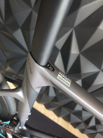 Used Bianchi Oltre Race 105 Di2 2024 2024 Road & Gravel, Light Gray — image 6 of 8