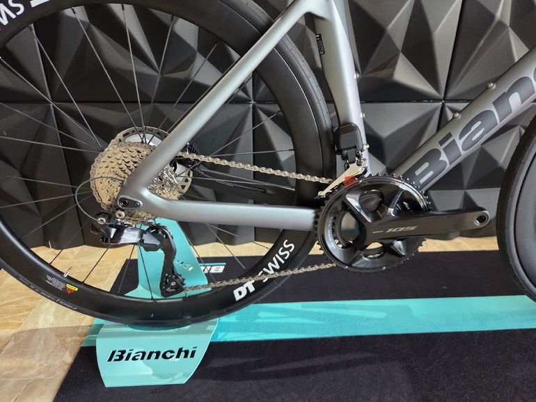 Used Bianchi Oltre Race 105 Di2 2024 2024 Road & Gravel, Light Gray — image 3 of 8