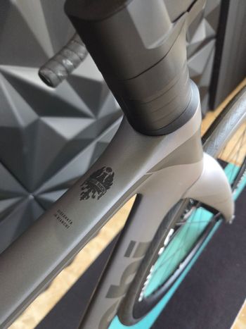 Used Bianchi Oltre Race 105 Di2 2024 2024 Road & Gravel, Light Gray — image 7 of 8