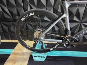 Used Bianchi Oltre Race 105 Di2 2024 2024 Road & Gravel, Light Gray — image 4 of 8