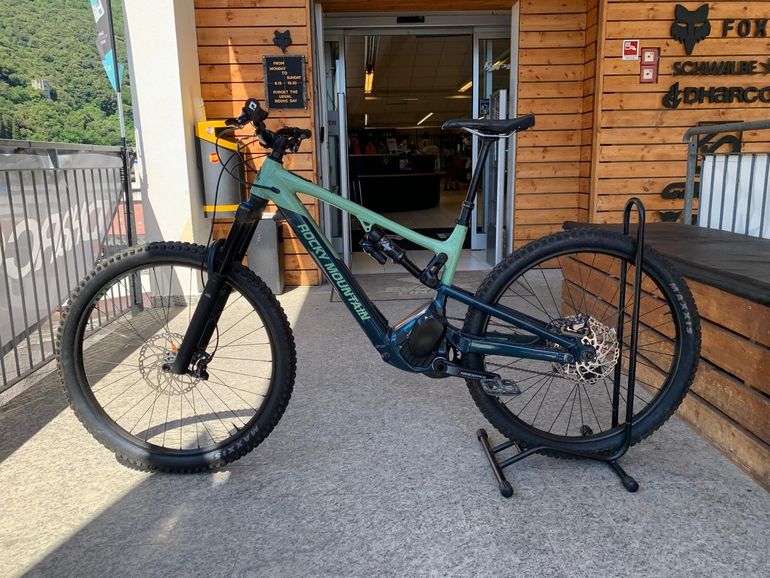 Used Rocky Mountain Rocky Mountain Altitude Powerplay Alloy 50 2023 Mountainbike, Green — image 1 of 4
