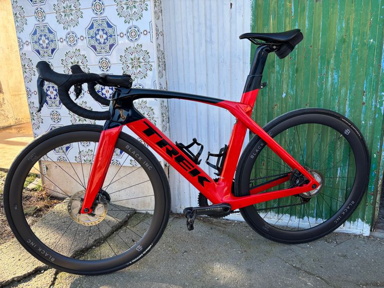 Used Trek Madone Shimano Ultegra Di2 2021 Road & Gravel, Red — image 1 of 5