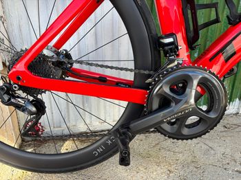 Used Trek Madone Shimano Ultegra Di2 2021 Road & Gravel, Red — image 3 of 5