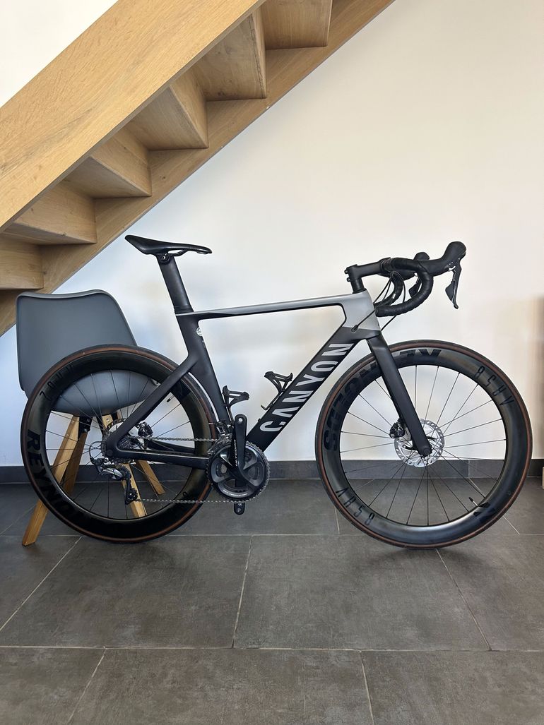 Used Canyon Aeroad CF SL 8 Disc 2022 2022 Road & Gravel, Negro — image 1 of 6