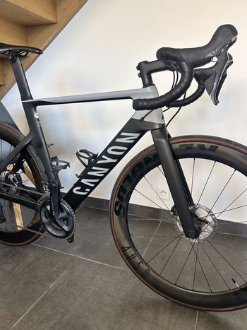 Used Canyon Aeroad CF SL 8 Disc 2022 2022 Road & Gravel, Negro — image 2 of 6