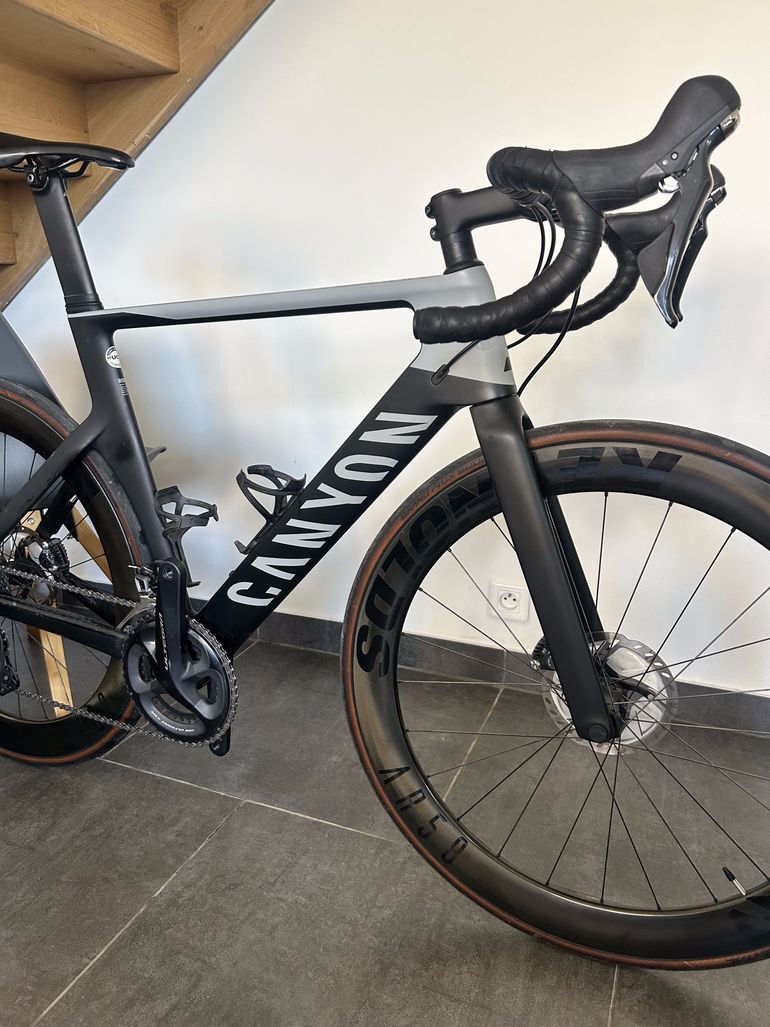 Used Canyon Aeroad CF SL 8 Disc 2022 2022 Road & Gravel, Negro — image 2 of 6