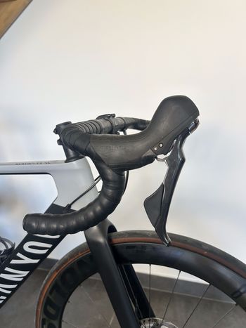 Used Canyon Aeroad CF SL 8 Disc 2022 2022 Road & Gravel, Negro — image 3 of 6