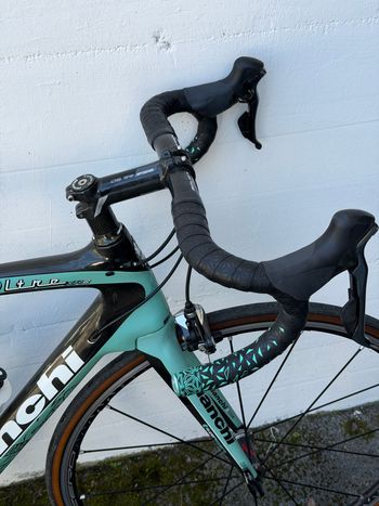 Used Bianchi Oltre XR.2 Dura Ace Di2 2016 2016 Road & Gravel, Blue — image 4 of 9