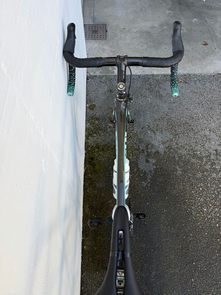 Used Bianchi Oltre XR.2 Dura Ace Di2 2016 2016 Road & Gravel, Blue — image 3 of 9