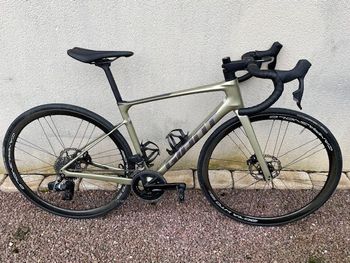Used Giant Giant Defy Advanced 2024 Road & Gravel